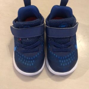 Toddler Nikes - size 5 (toddler!)